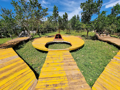 Có thể kết hợp tham quan những địa điểm nào gần Mê Linh Coffee Garden?