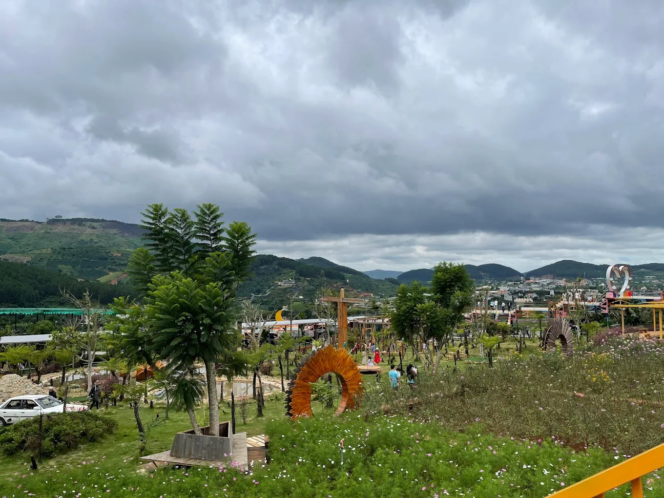 Trải Nghiệm Thưởng Thức Cà Phê Chồn Giữa Không Gian Panorama Đỉnh Cao
