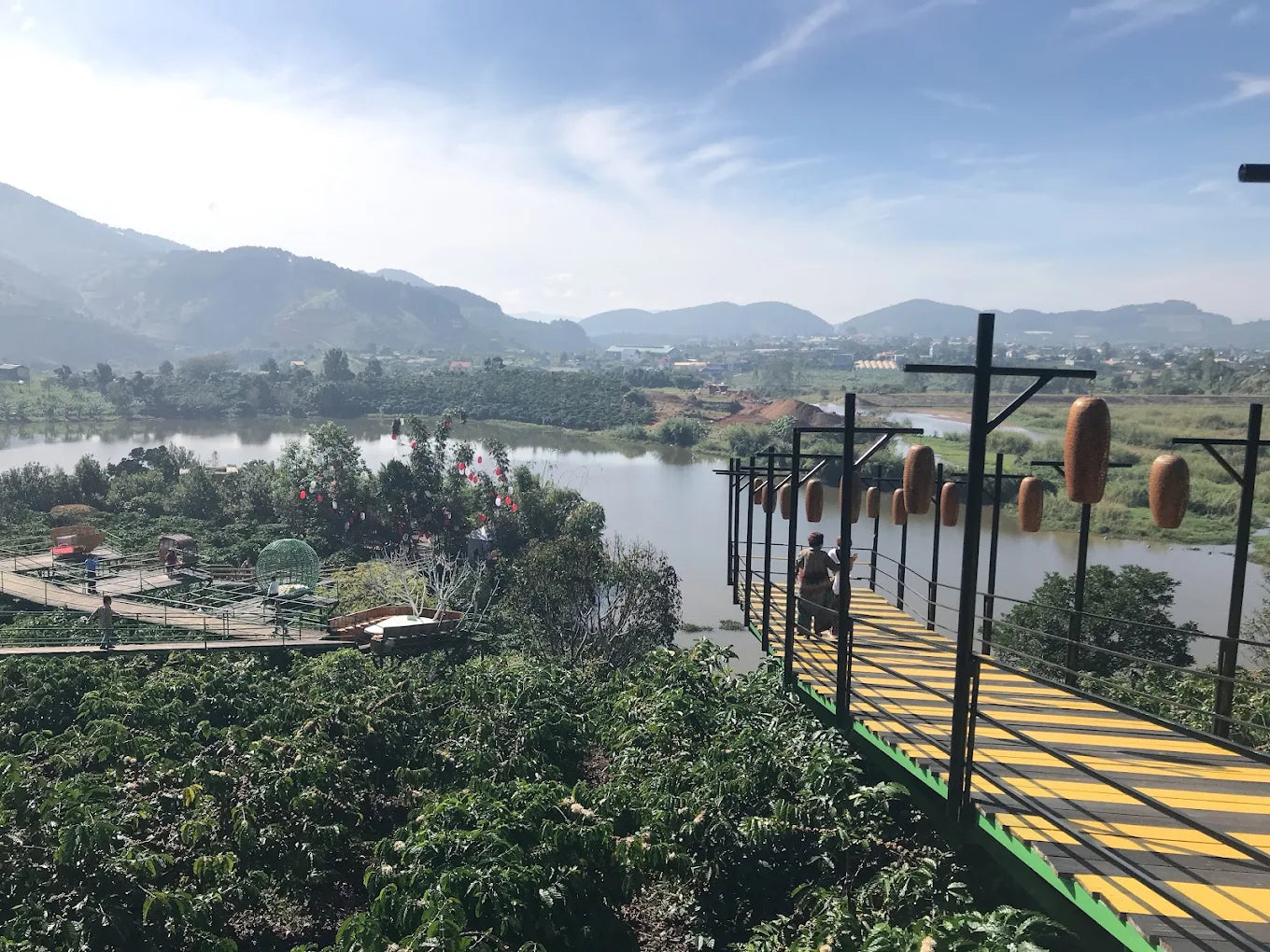 Những Câu Hỏi Thường Gặp Khi Khám Phá Mê Linh Coffee Garden