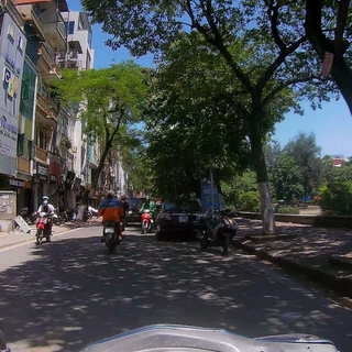 Những Ai Thường Đến Phố ẩm thực Hồ Đắc Di Để Làm Gì?