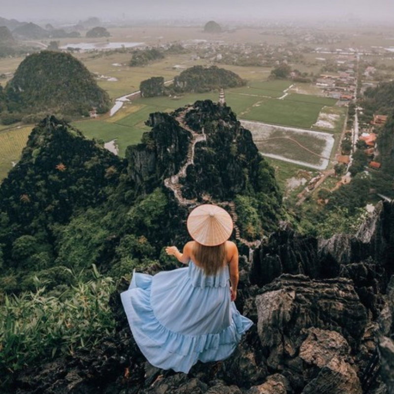 Những Ai Thường Đến Hang Múa Để Làm Gì?
