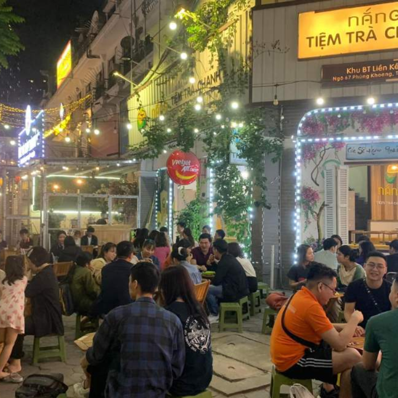 Những ai thường đến chợ Phùng Khoang để làm gì?