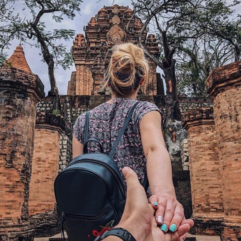 Những Ai Thường Đến Tháp Bà Ponagar Để Làm Gì?
