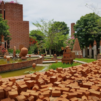 Những Ai Thường Đến Làng Gốm Thanh Hà?
