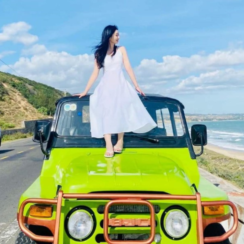 Những Ai Thường Đến Hòn Rơm Để Làm Gì?
