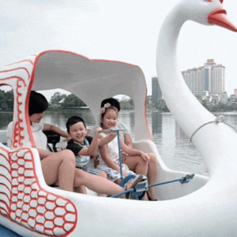 Những Ai Thường Đến Hồ Trúc Bạch Để Làm Gì?