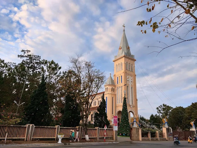Nhà Thờ Con Gà Đà Lạt