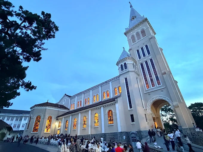 Bảng Giá Vé Và Dịch Vụ Hỗ Trợ Tham Quan Trọn Gói