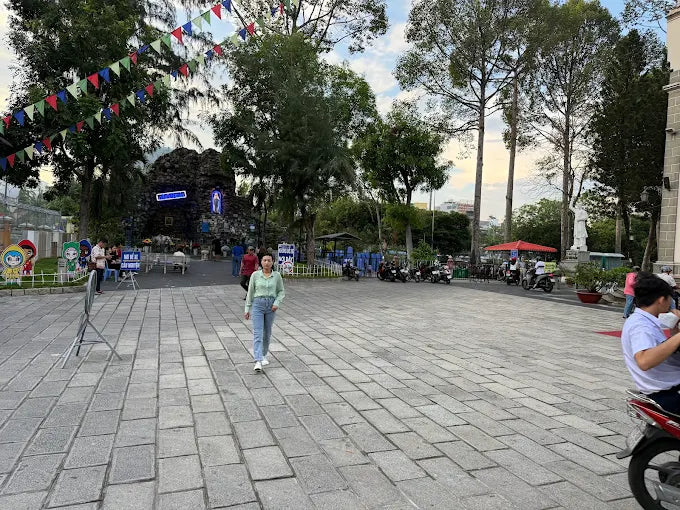 Nhà thờ Huyện Sỹ (Nhà thờ Chợ Đũi) TPHCM
