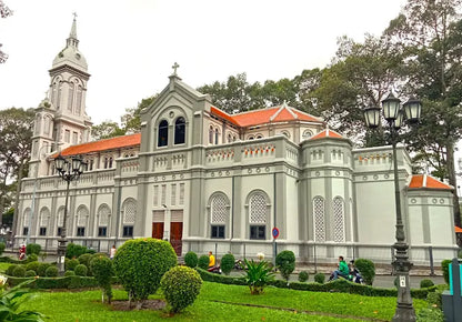 Các Chi Phí Khi Đi Đến Điểm Tham Quan Nhà thờ Tân Định (Nhà thờ Thánh Jeanne d'Arc) TPHCM