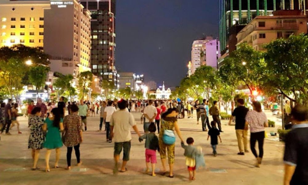 Phố đi bộ Nguyễn Huệ TPHCM: Nơi Trái Tim Sài Gòn Đập Những Nhịp Sống Mới