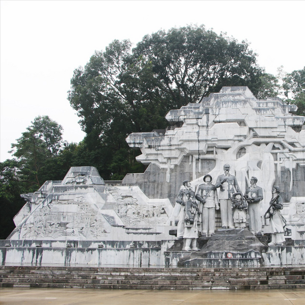 Quảng trường Nguyễn Tất Thành Tuyên Quang