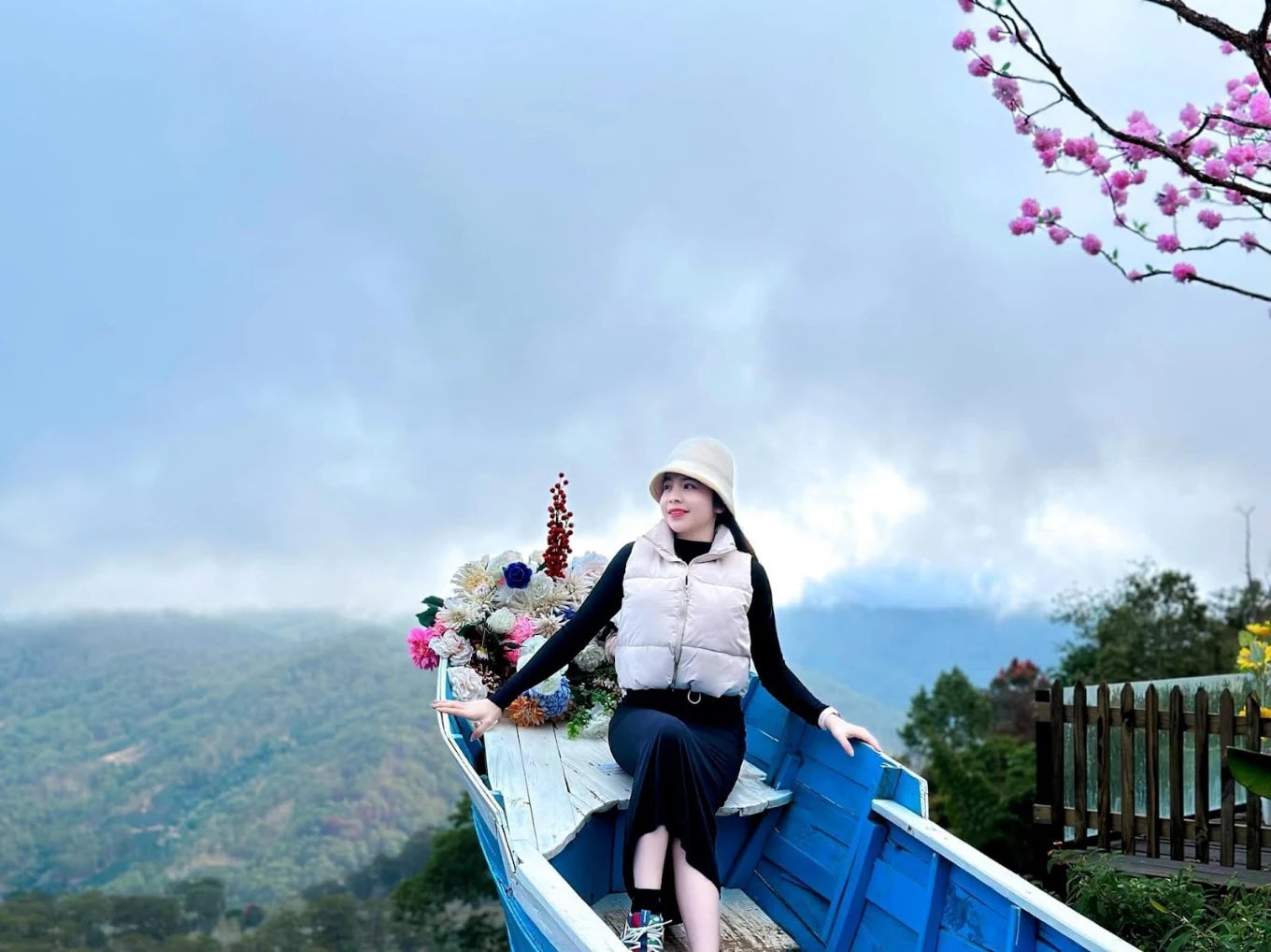 Bảng Giá Vé Dịch Vụ Và Chi Phí Trải Nghiệm Săn Mây