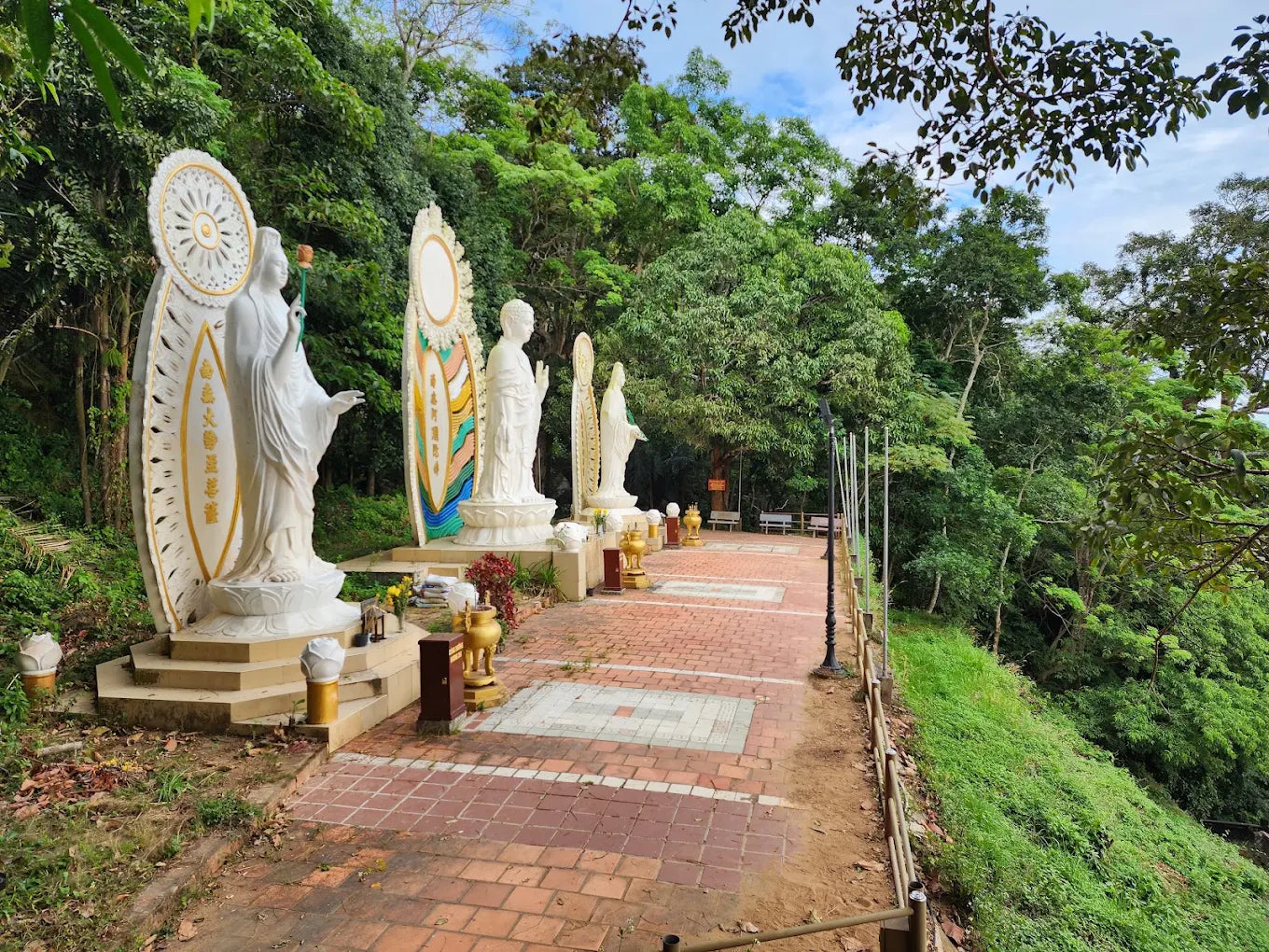 Làm thế nào để đặt vé cáp treo và xe đưa đón uy tín?
