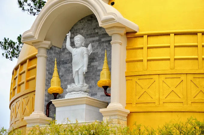 Khi vào tham quan thiền viện cần lưu ý trang phục như thế nào?
