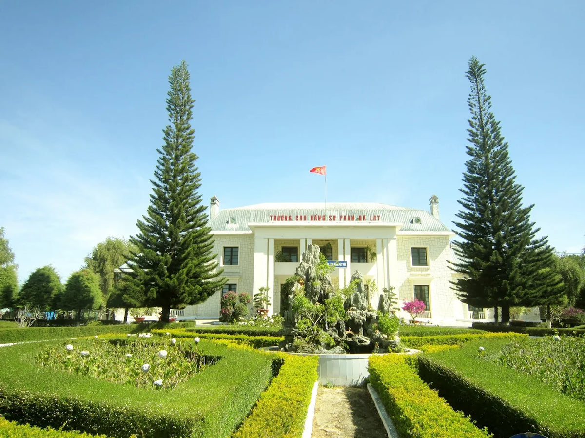 Trường Cao đẳng Sư phạm Đà Lạt nằm ở đâu và giá vé tham quan là bao nhiêu?
