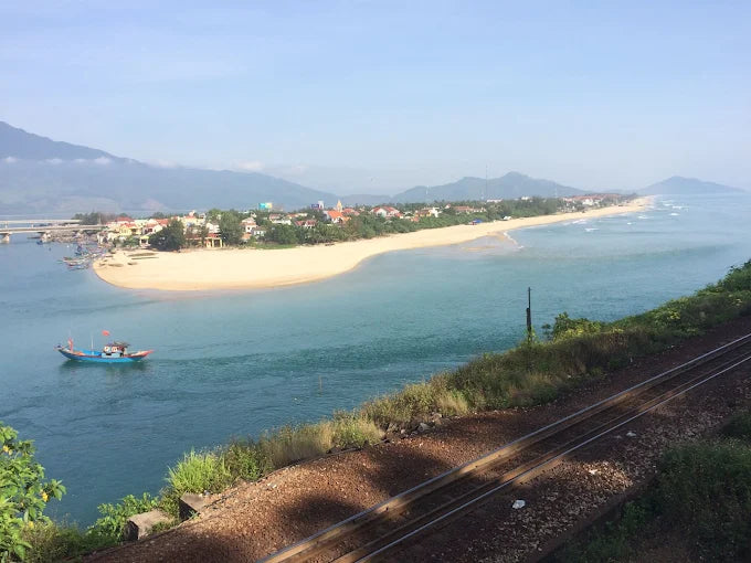 3. Có thể đi Lăng Cô và về trong ngày từ Huế được không?
