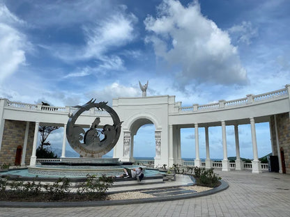 Trẻ em dưới 1 mét có phải mua vé VinWonders Nha Trang không?