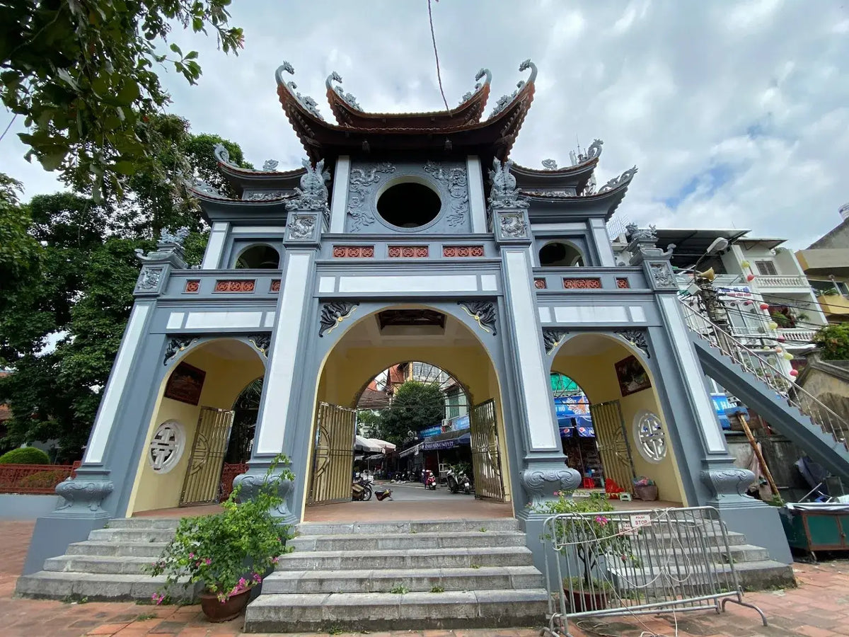 Traveling to Tay Ho (West Lake), Hanoi