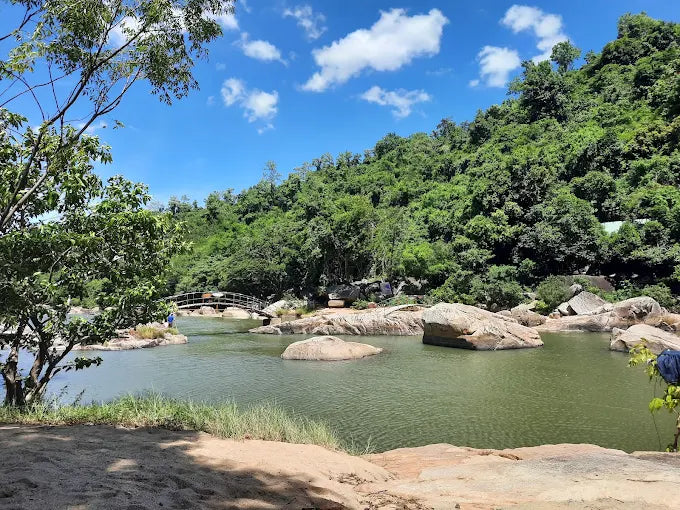 2. Tôi có thể tự mang đồ ăn vào để picnic không?