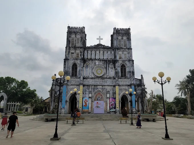 Nhà thờ Mằng Lăng: Linh Hồn Kiến Trúc Gothic Giữa Lòng Đắk Lắk Mới