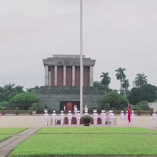 Lễ thượng cờ ở quảng trường Ba Đình là một nghi lễ cấp quốc gia của Việt Nam, được thực hiện vào mỗi 6 giờ sáng trước lăng Chủ tịch Hồ Chí Minh ở Hà Nội. Ý tưởng thực hiện nghi lễ trên quảng trường do Bộ Tư lệnh bảo vệ Lăn