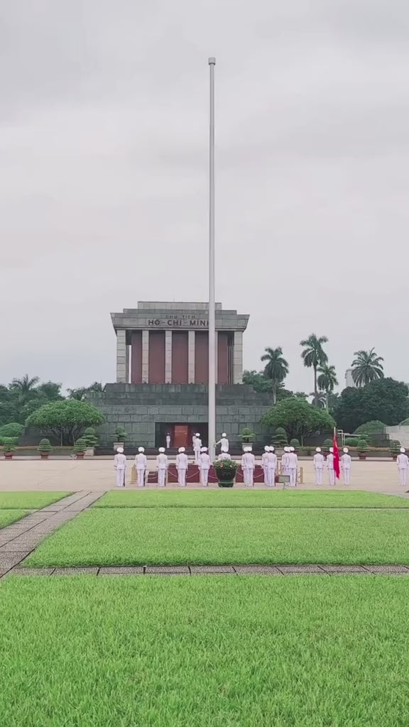 Lễ thượng cờ ở quảng trường Ba Đình là một nghi lễ cấp quốc gia của Việt Nam, được thực hiện vào mỗi 6 giờ sáng trước lăng Chủ tịch Hồ Chí Minh ở Hà Nội. Ý tưởng thực hiện nghi lễ trên quảng trường do Bộ Tư lệnh bảo vệ Lăn