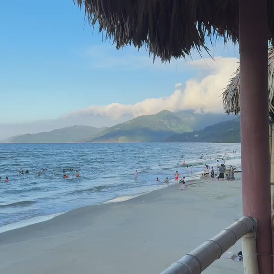 Bãi biển Lăng Cô Localtrips Video (2)

