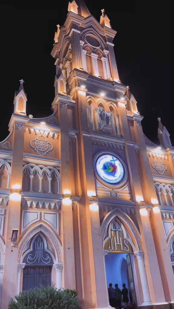 Giáo Xứ Chính Tòa Đà Nẵng video Local Trips VN (4)

