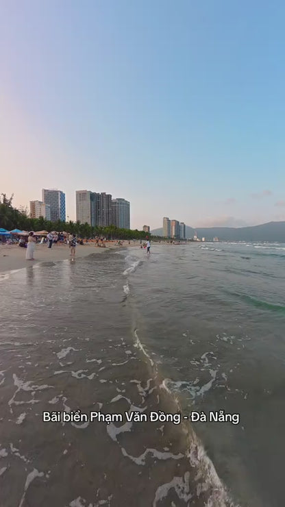Bãi tắm Phạm Văn Đồng Đà Nẵng video Localtrips (1)

