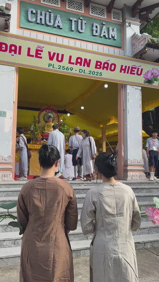 Chùa Từ Đàm Huế video localtrips (1)

