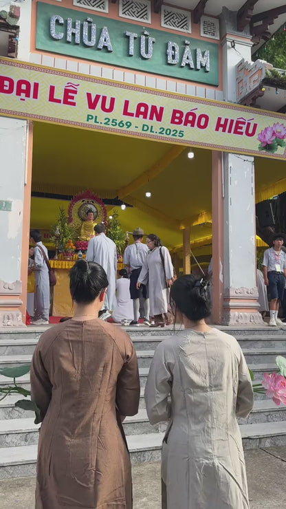 Chùa Từ Đàm Huế video localtrips (1)

