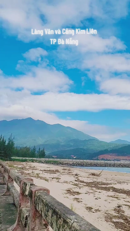 Bãi biển Làng Vân Đà Nẵng Local Trips VN Video (1)

