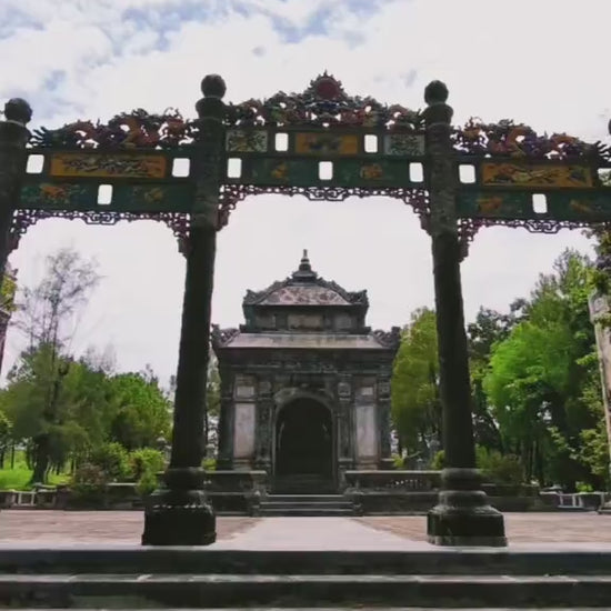 Tư Lăng - Lăng mộ vua Đồng Khánh video localtrips vn (2)