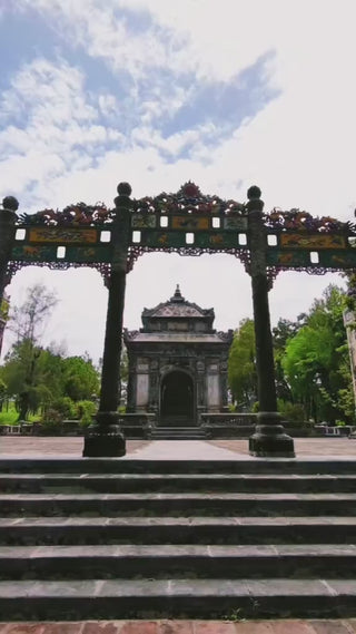 Tư Lăng - Lăng mộ vua Đồng Khánh video localtrips vn (2)