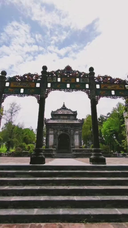 Tư Lăng - Lăng mộ vua Đồng Khánh video localtrips vn (2)