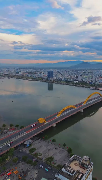 Cầu Rồng, Đà Nẵng video Localtrips (2)

