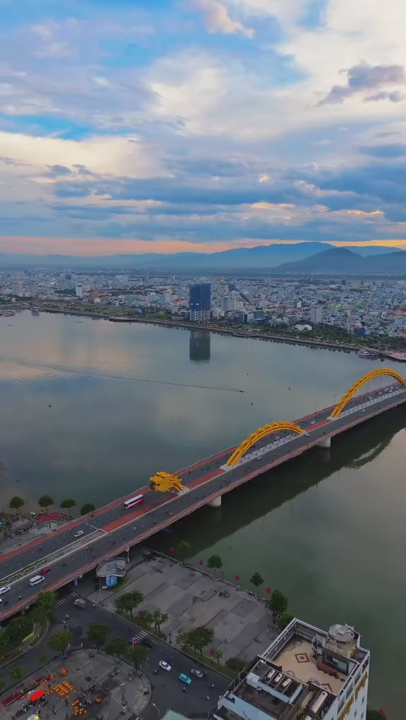 Cầu Rồng, Đà Nẵng video Localtrips (2)

