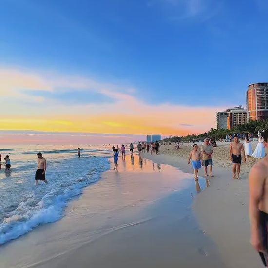 Bãi Biển Mỹ Khê, Đà Nẵng localtrips video (1)

