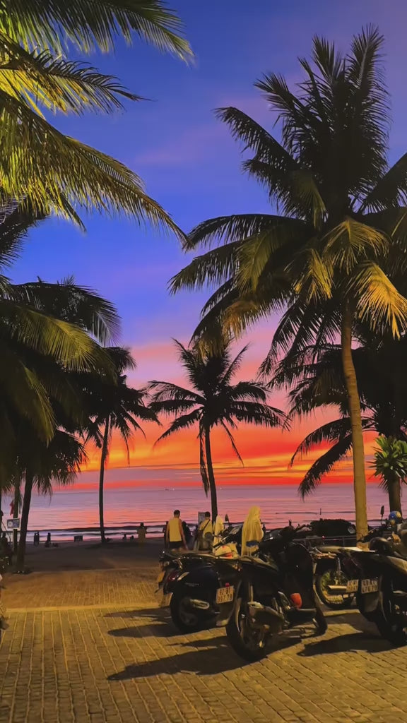 Bãi Biển Mỹ Khê, Đà Nẵng localtrips video (2)

