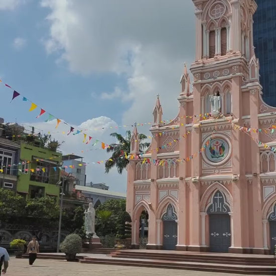 Giáo Xứ Chính Tòa Đà Nẵng video Local Trips VN (2)

