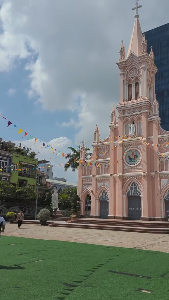 Giáo Xứ Chính Tòa Đà Nẵng video Local Trips VN (2)

