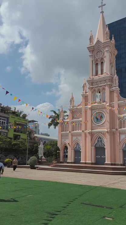 Giáo Xứ Chính Tòa Đà Nẵng video Local Trips VN (2)


