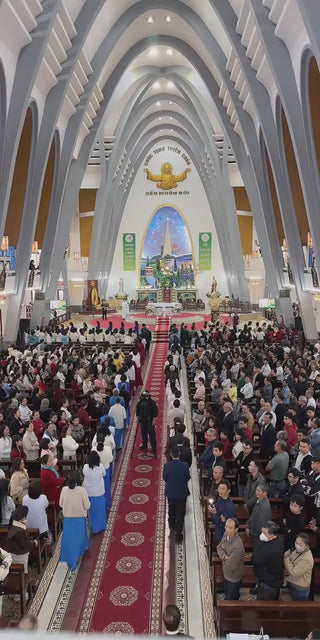 Nhà Thờ Chính Tòa Phủ Cam video localtrips (1)

