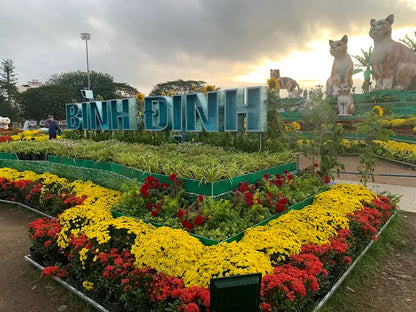 Kinh Tế Quảng Trường Nguyễn Tất Thành: Động Lực Phát Triển Dịch Vụ